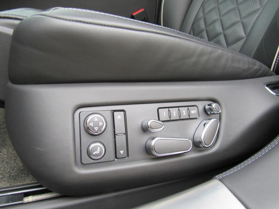 Детали интерьера Bentley Flying Spur V8 S 2017 года  (фото 105 из 154)